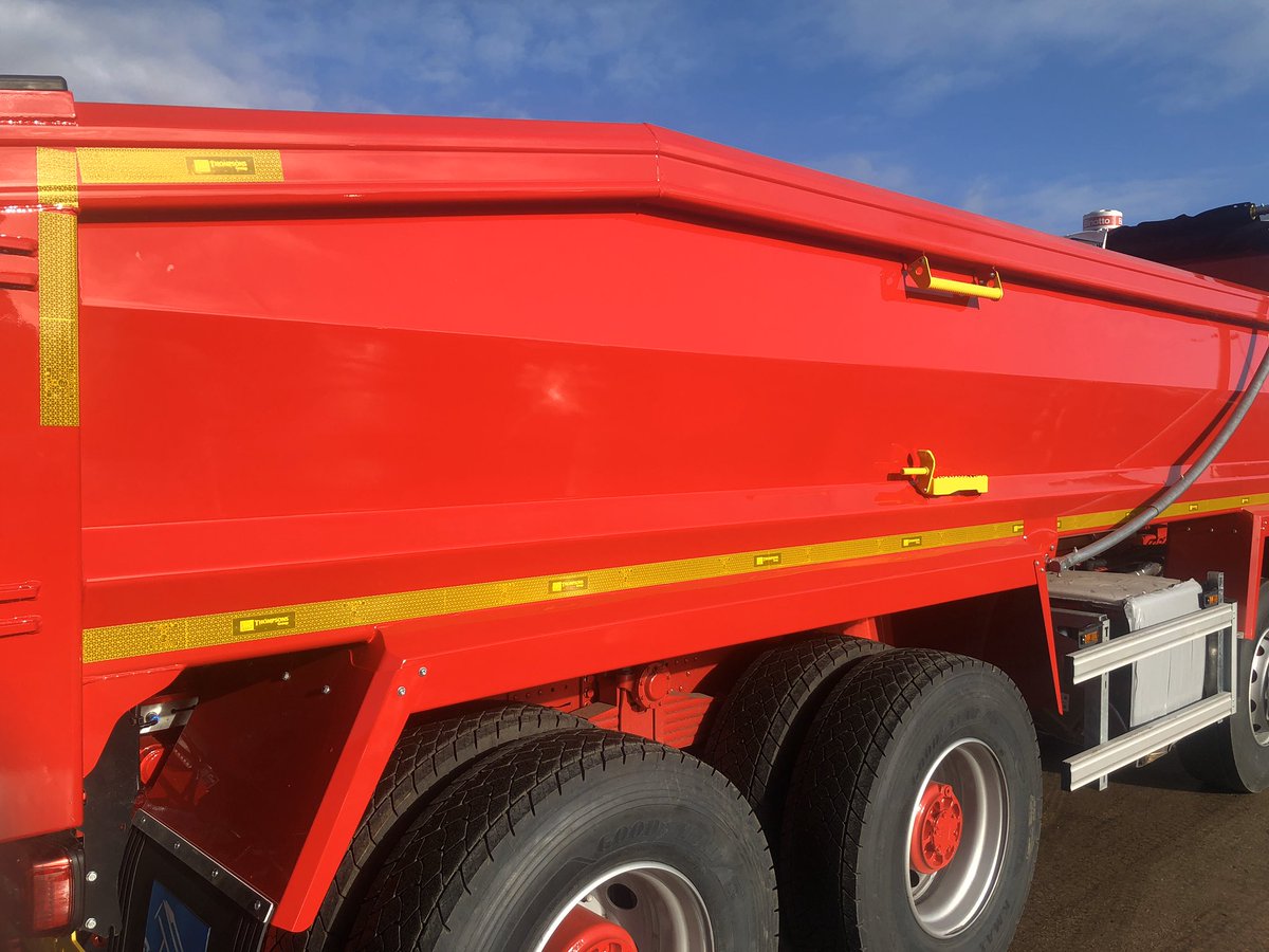 Hi Ho, Hi Ho, it’s off to work we go <a href="/DAFTrucksUK/">DAF Trucks UK 🇬🇧</a> <a href="/LancashireDaf/">Lancashire DAF</a> #newreg #tipper #thompsonsuk