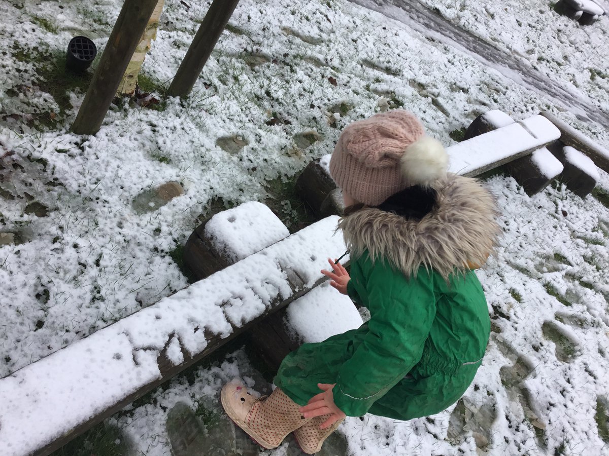 RSch_Eyfs's tweet photo. The weather didnβt stop us βοΈβοΈπ¨ for βthe best day everβ (JP) playing in the snow! For some children this was the first time they experienced playing in snow! #makingmemories #eyfs #greatfirstdayback https://t.co/Vn1FpcxSbv