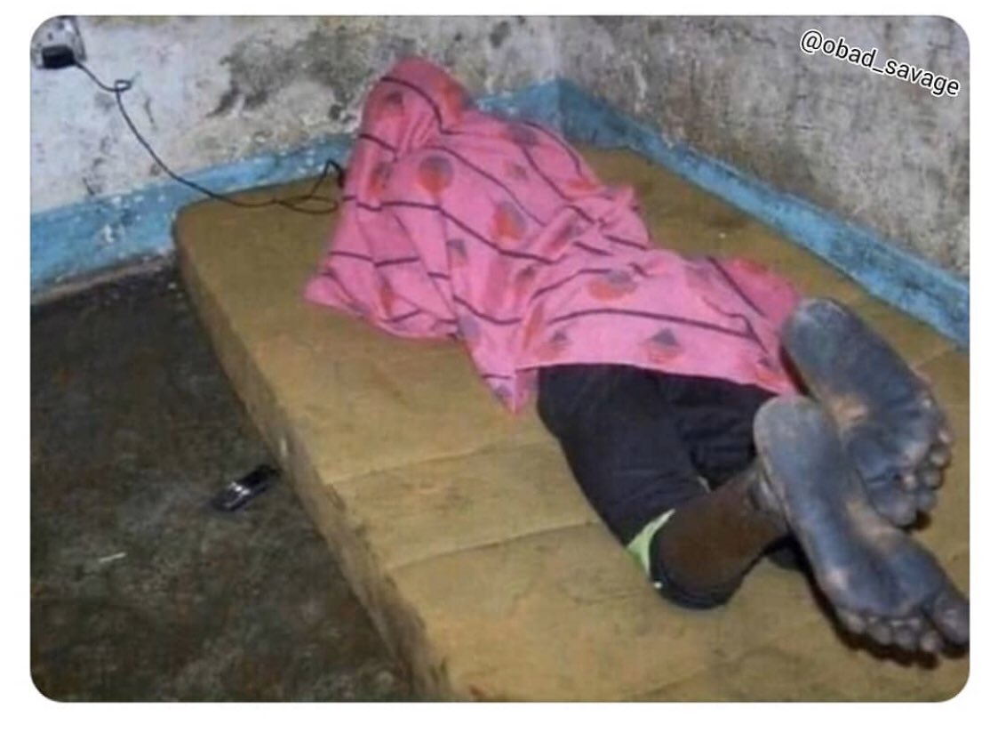 Cele__Audu's tweet image. Me in my room doing twitter give aways and arguing with rich people like Simi, Adekunle Gold and will smith