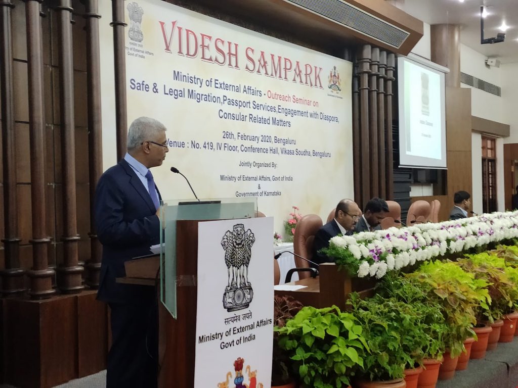 Hon. @MOS_MEA Sh. V.Murleedharan and Karnataka Minister of Law, Parliamentary Affairs, Legislation & Minor Affairs Sh. J.C.Madhu Swamy inaugurated MEA-State Outreach Videsh Sampark prg. JS(OIA2) Shri Manish also spoke on programmes for strengthening diaspora engagement.@MEAIndia