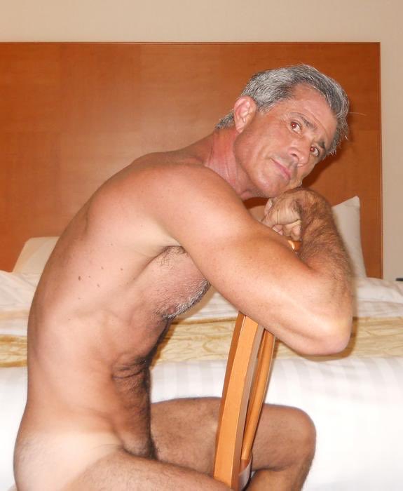 dadsarewelcome's tweet photo. #handsome #dilf #suiteddad #muscledad https://t.co/HDRPWQM909