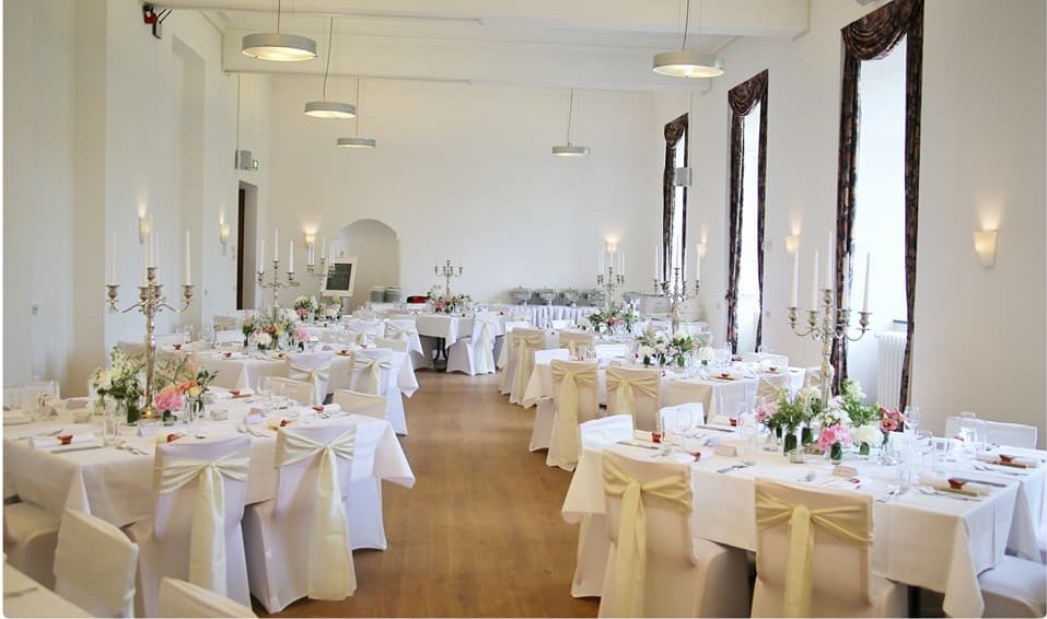 ZEG JA TEGEN TROUWEN IN ABDIJ ROLDUC! Gaan jullie trouwen? Proficiat, dit wordt JULLIE grote dag! Kom gerust een keer kijken!

#bruiloft #bijzonderedag #huwelijk #feesten #trouwlocatie #receptie #lunch #diner #bruidsfotografie #trouwplannen #trouweninlimburg #huwelijkinlimburg