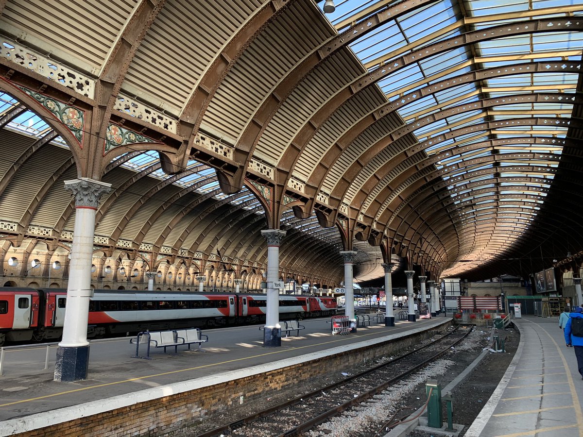 rail_away's tweet photo. #York looking stunning in the sunshine right now @LNER 😍 #YorkIsOpen https://t.co/SKijenHHPU