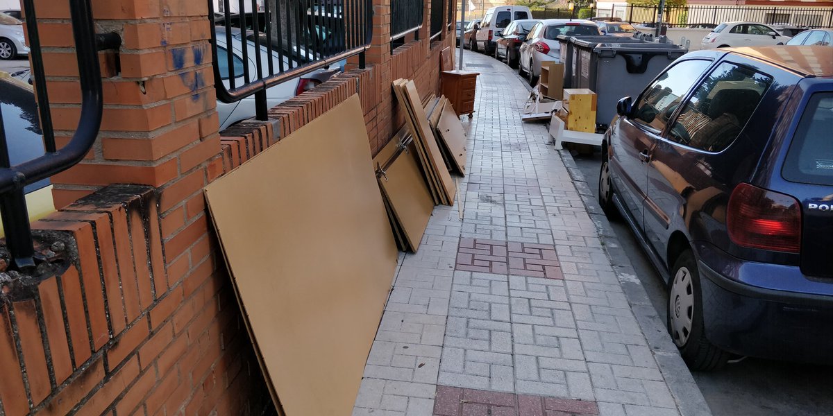 MalagaPor's tweet photo. @MalagaPor @BarriosMalaga @AscoMalaga @malaga @MLG_nofunciona @serdemalaga @BasuraEsBasura @pacodelatorrep @CenacheroCabrea @apadrina1mueble @OrgullodeMalaga @MalagaSucia @QuejasMalaga @CuidameMalaga @nofuncionaMLG @AquiMalaga @CuidameMalaga @XLimpia @LimasaOficial https://t.co/GHKkC0ppey