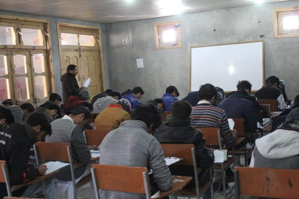 KPJamiat's tweet photo. اسلامی جمعیت طلبہ چترال نے گزشتہ سال کی طرح ا مسال بھی میٹرک طلباء کیلئے سلف اسیسمنٹ ٹسٹ کا انعقاد کیا, جس میں کثیر تعداد میں طلباء اور طالبات نے حصہ لیا.
#SelfAssessmentTest
#Jamiat4Education https://t.co/GUkekHcvJa