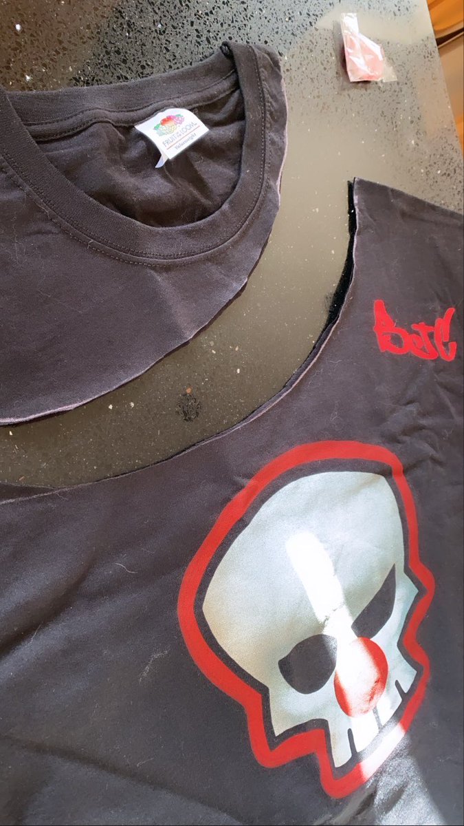 Love a #custom #bandtee #scissorhappy #snipsnip ✂️🤡💀🤘🏼