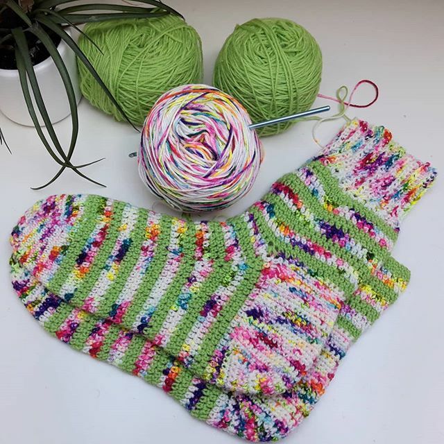 craftyescapism's tweet photo. #weeklywip Just one cuff left to do by Sunday for my Feb #WizardingMAL2020 entry 🧙♂️💕Best crochet sock yet (latest pair are always the best 🤣🤣🤣). The fit is wonderful although I might have to give them to a dear friend who has cold toes & was admiri… https://t.co/QB9Qtw6HwU https://t.co/TTR7WTlZvQ