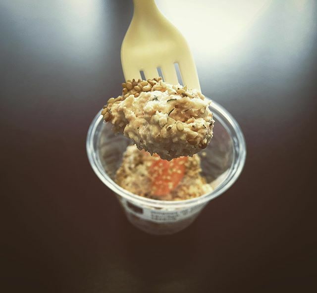 Pour la beauté du geste 👌 Rillettes de saumon sauvage &amp; graines de sésame 😋
.
.
.
#hallessolanid #restaurant #bio #agriculture #biologique #montpellier #healthyfood #food #entree #cuisine #maison #rillettes #saumon #fish #salmon #saveurs #gout #lunch… ift.tt/2HWJ5eb