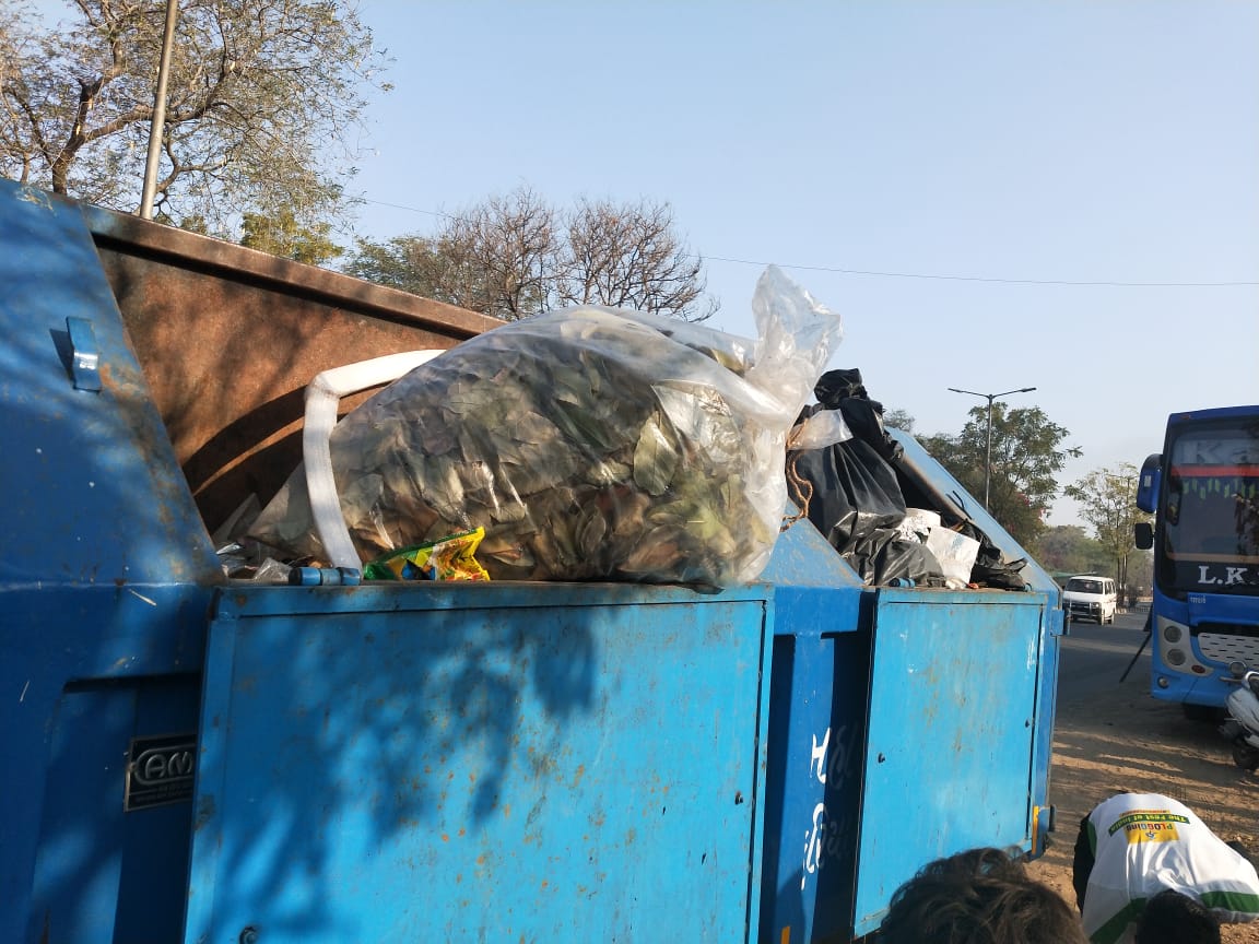 IndiaIsPlogging's tweet photo. Save Gandhinagar please 🙏 Students of Krishna Science School collected this 👇from roadside #YoungPloggers of #Gandhinagar
#PcanV #CHAL #चल
#Earthkids @SwachhBharatGov
@MeriCityApp
@Hello_Gnagar
@AmitShahOffice @GandhinagarMC @mayorritapatel @vnehra @ADevvrat @lifesuccesspath https://t.co/IllW3WLU5Z