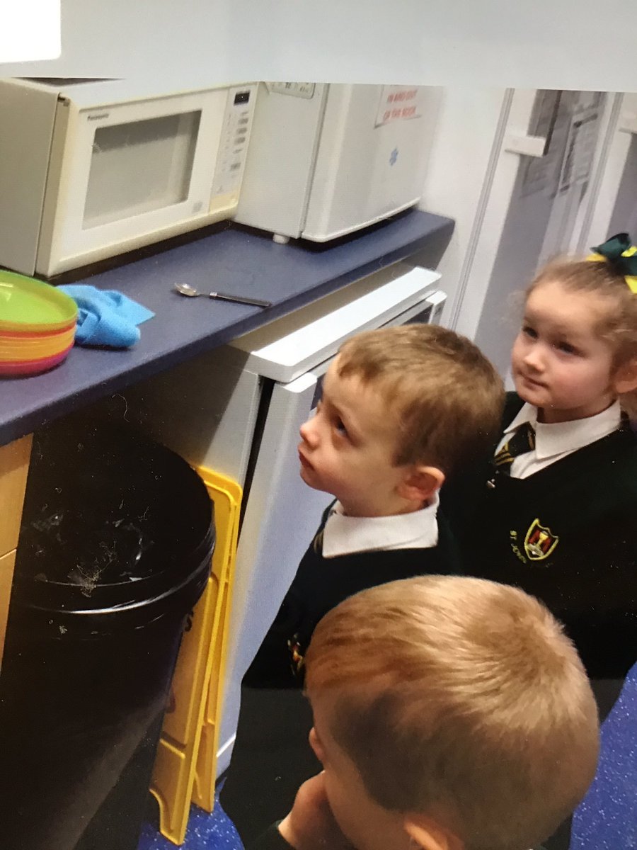 sjvblackpool's tweet photo. 🍓🍞In RWI we looked at the Jam story to further our learning we made Jam on toast. 🍓🍞#SJVClassRM https://t.co/XaHc6Ziyrz