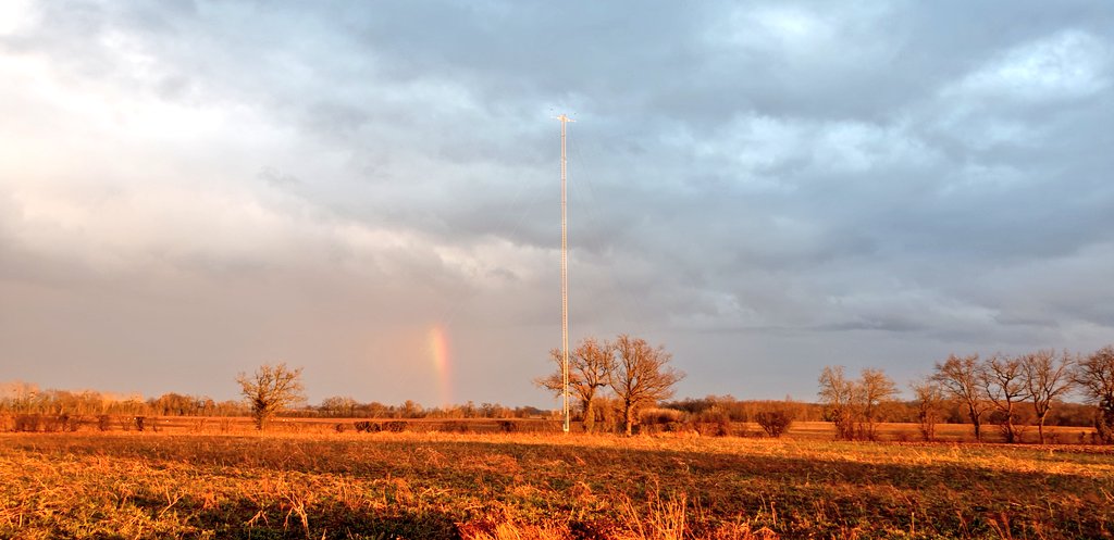 Ça se precise pour le projet de parc éolien en #Dombes #Ain
Le pylône de mesure est en place.
<a href="/EtienneGrosjea1/">Etienne Grosjean</a> <a href="/voixdelain/">mood</a> <a href="/GArrieus/">Gaëlle Lanier-Arrieus</a> <a href="/CorinneGaray/">Garay Corinne</a> <a href="/VilleminotMath/">Mathilde Villeminot</a>