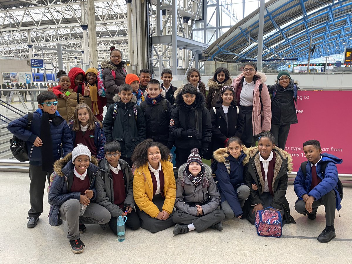 downsviewcroyy6's tweet photo. Year 6 Redgrave at Waterloo ready for the London Eye! #DVPS https://t.co/qjXQbMkzvR