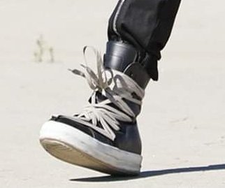 gimbapkuk's tweet image. bangtan's shoelaces are more complicated than my life............