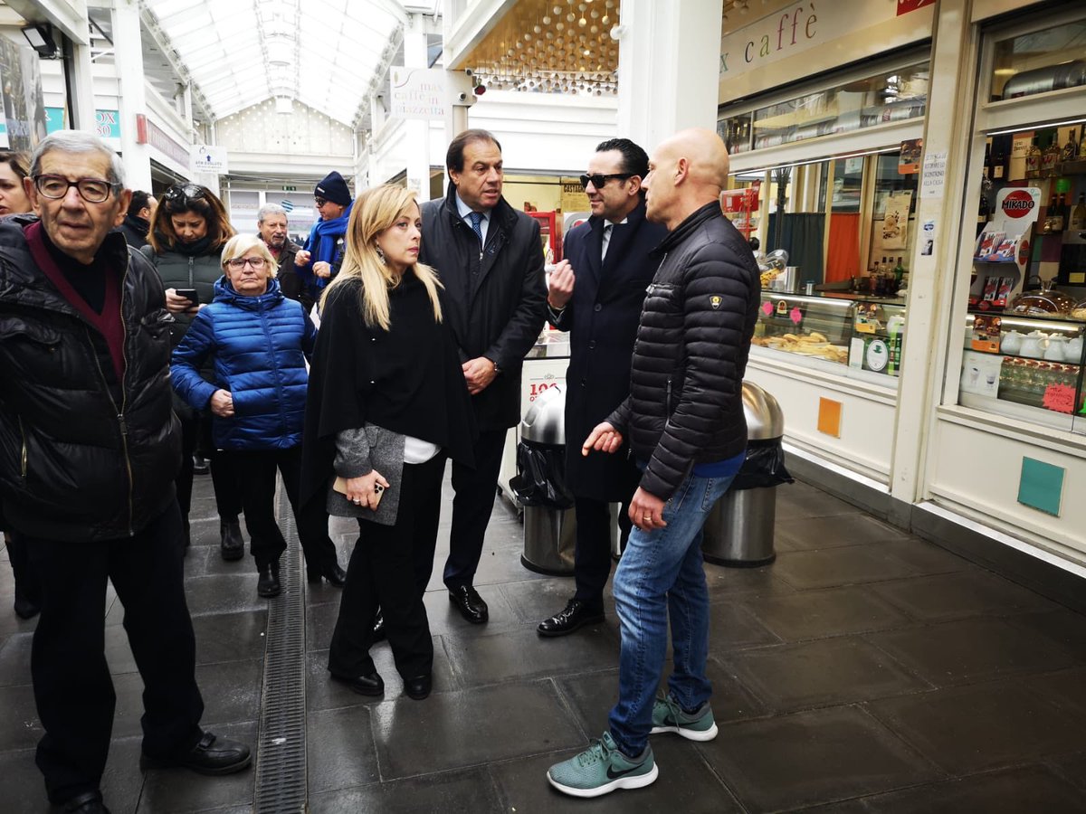 Maurizio Leo (@maurizioleo6) on Twitter photo Oggi in visita al Mercato Testaccio con .<a href="/GiorgiaMeloni/">Giorgia Meloni</a> .<a href="/FratellidItaIia/">L’ortografia!</a> per portare la solidarietà ai negozianti in questo momento difficile. Servono aiuti concreti per gli operatori economici che stanno pagando un prezzo molto alto per il Coronavirus #coronavirus Oggi in visita al Mercato Testaccio con .<a href="/GiorgiaMeloni/">Giorgia Meloni</a> .<a href="/FratellidItaIia/">L’ortografia!</a> per portare la solidarietà ai negozianti in questo momento difficile. Servono aiuti concreti per gli operatori economici che stanno pagando un prezzo molto alto per il Coronavirus #coronavirus