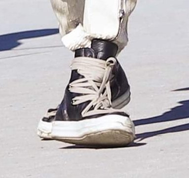 gimbapkuk's tweet image. bangtan's shoelaces are more complicated than my life............
