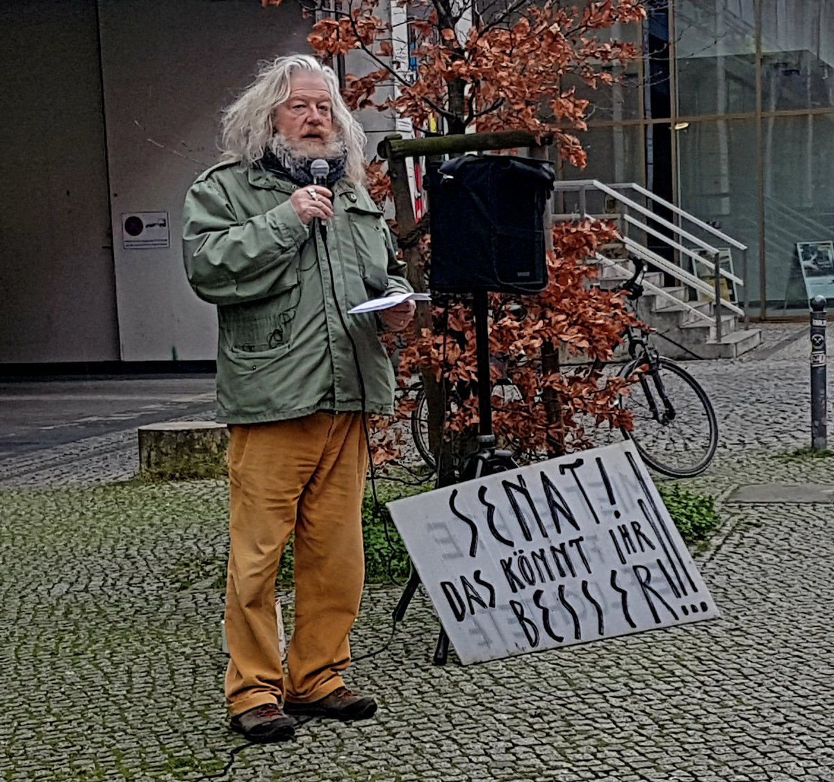 Wir kämpfen gemeinsam weiter für die #BerlinerMischung! Wir fordern ressortübergreifendes Handeln! Berlin braucht den Fördertopf zum Schutz von #WohnenUNDGewerbe! @RotesRathaus 📣
🔅 #ohnemixgehtnix 🔅
#MilleuschutzWohnenUNDGewerbe 
#Kleingewerbe #Einefüralle