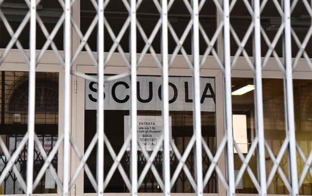🔴 #news #coronavirus 🔴
🔍 Il ministro della #scuola <a href="/AzzolinaLucia/">Lucia Azzolina</a> rassicura: "Possibile, ma non necessario allungare l'anno scolastico". 
🗨 Nessuna trattenuta per gli insegnanti forzati a casa. 
Leggi di più ➡ bit.ly/docenti-corona…