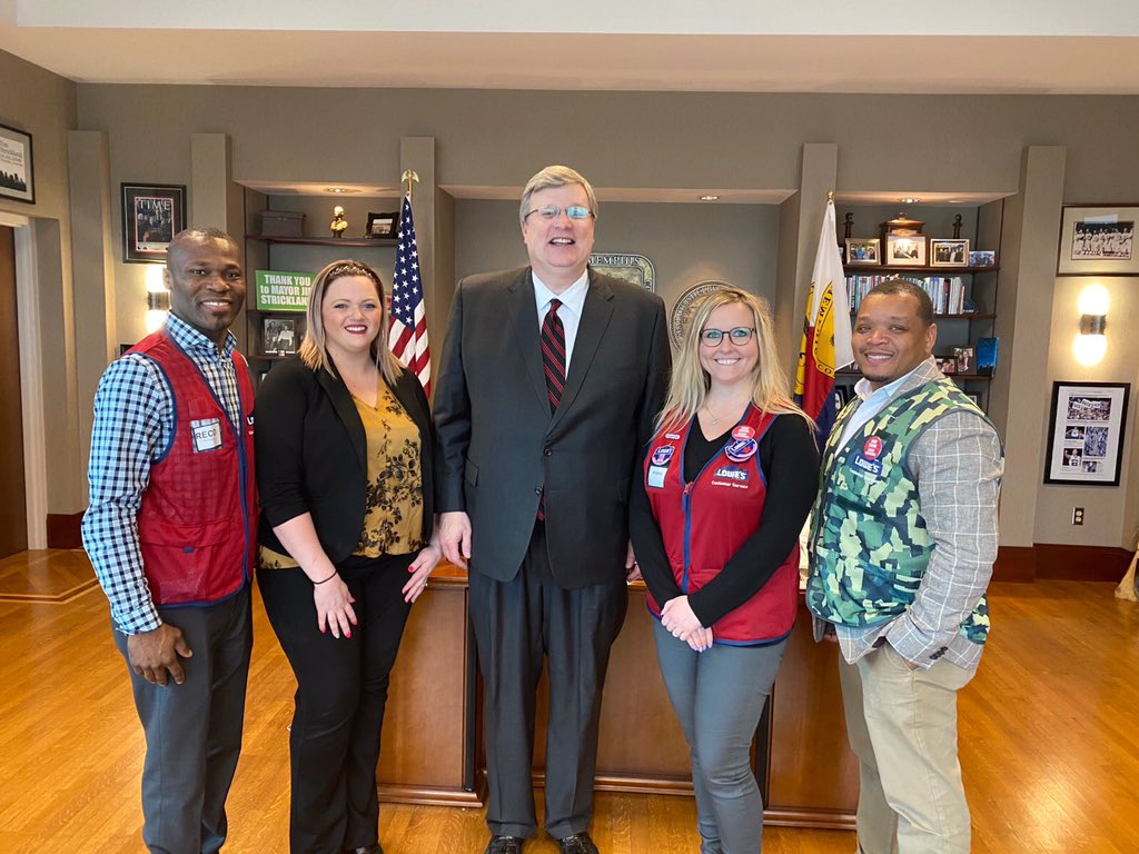 Great meeting with Mayor Strickand and his team to discuss #generationt and our skills for trade at Lowes <a href="/LeakeCara/">Cara Leake</a> <a href="/joelcogdell/">joelcogdell</a> @kristenmhubbard <a href="/JonathanH_HD/">Jonathan Holden</a> <a href="/LowesProShannon/">Shannon Tucker</a> #lowes #goodtogreat