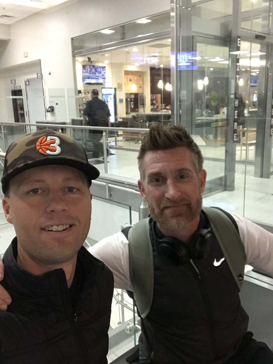 3BallHoops's tweet photo. A spirit lifting sports morning with #MartySmithESPN.  A kind chat, about working hard &amp; enjoying our sports blessings. Onward!! https://t.co/hNpYGrx8uu