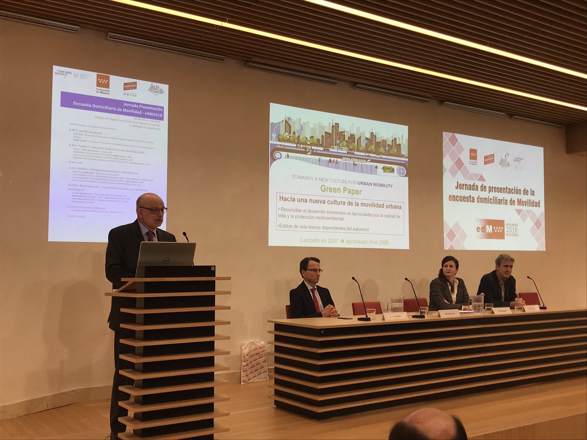 caminosmadrid's tweet photo. Jornada #edM2018 en @caminosmadrid, sesión sobre la perspectiva nacional e internacional. Andrés Monzón, de @transyt_upm, presenta la movilidad en las áreas metropolitanas españolas: #Madrid, con 235 viajes por persona y año, es donde hay más oferta y uso del #transportepúblico. https://t.co/7UQRib1sLO