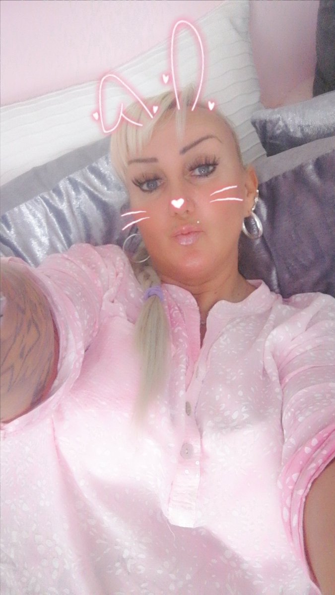 KittyWilder00's tweet photo. Schicke euch ein knutschi für denn Tag 💋
#iloverosa #kissforyou #kuss #blondblueeyes #tredy #tredyfashion #haveaniceday #selfi #PlusSizeModel https://t.co/B2PxhSnTmK https://t.co/ZZKXCCs5Wc