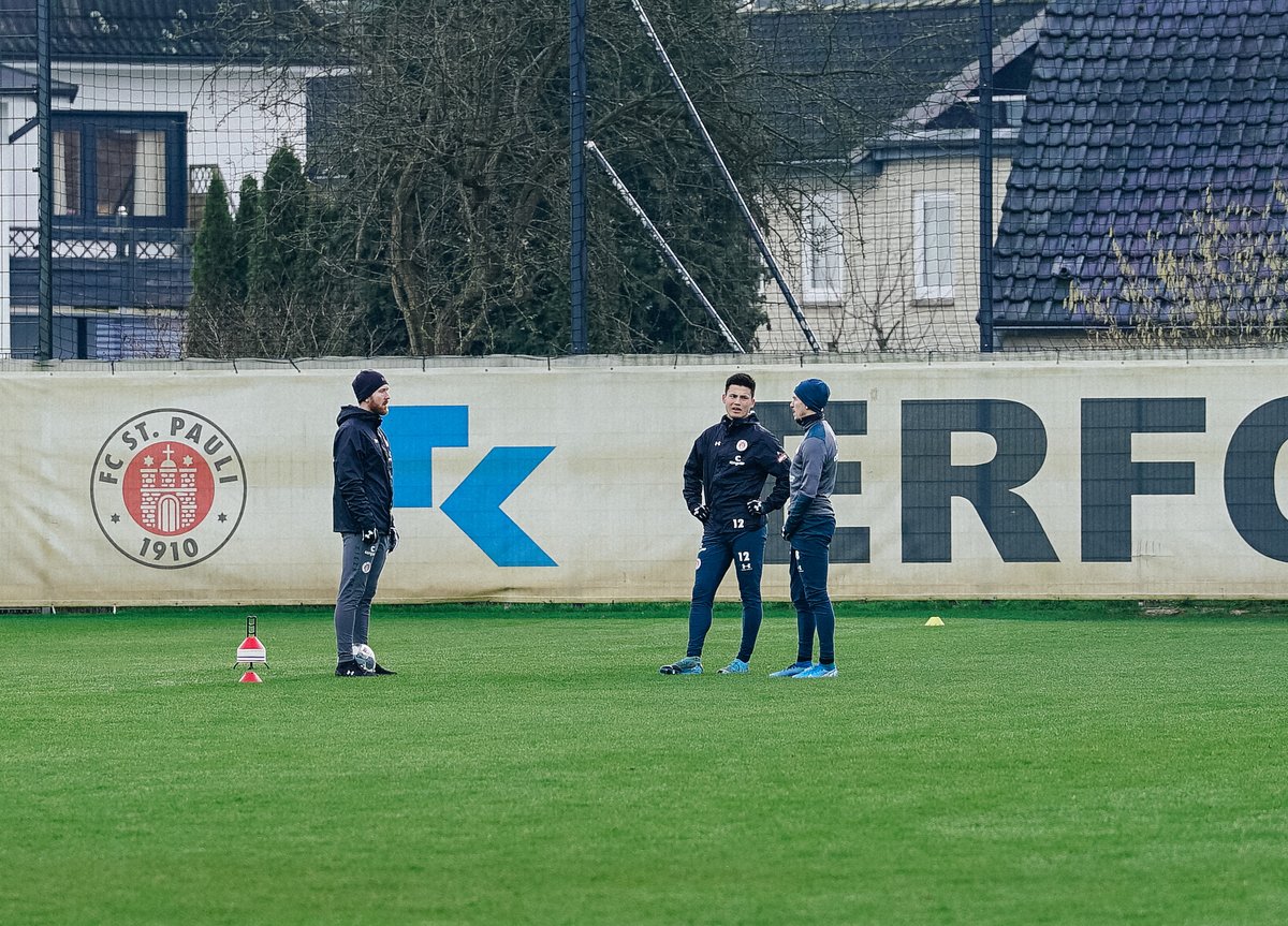 fcstpauli's tweet photo. Maximilian #Franzke (#fcspU23) trainierte wie schon am Vortag bei den Profis. Ryo #Miyaichi und Waldemar #Sobota absolvierten Teile des Teamtrainings, arbeiteten dann mit Athletiktrainer Christoph #Hainc.

#fcsp https://t.co/JSQXkgehTQ