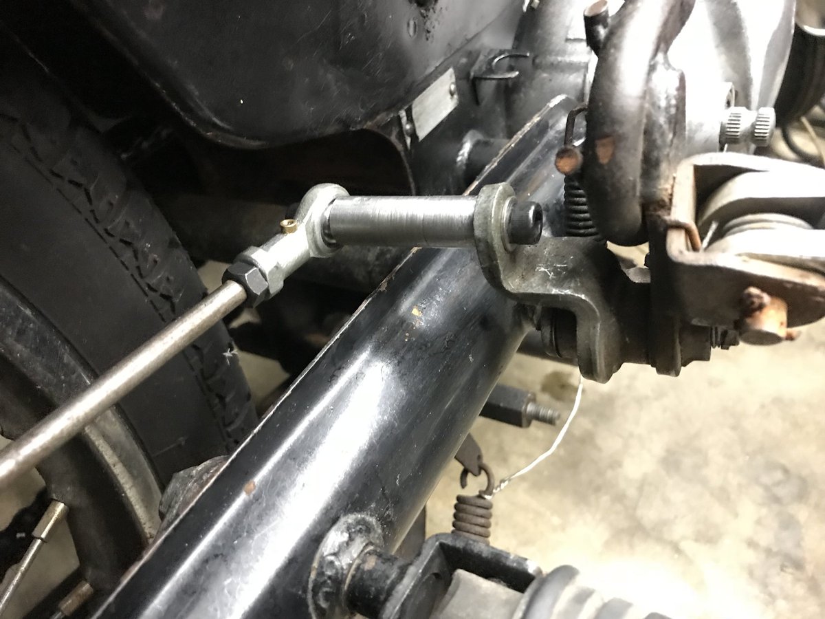 赤田造兵廠 そんなこんなでリアブレーキロッドのピロ化完了 オフセットされてたロッドを外してロッドを作り直して 無くなったオフセットぶんは鉄丸棒で稼いだ ボルトでガッツリ留めて裏から溶接して剛性バツグン たぶん ブレーキの剛性感とタッチが死ぬ 赤田造兵廠 そんなこんなでリアブレーキロッドのピロ化完了 オフセットされてたロッドを外してロッドを作り直して 無くなったオフセットぶんは鉄丸棒で稼いだ ボルトでガッツリ留めて裏から溶接して剛性バツグン たぶん ブレーキの剛性感とタッチが死ぬ
