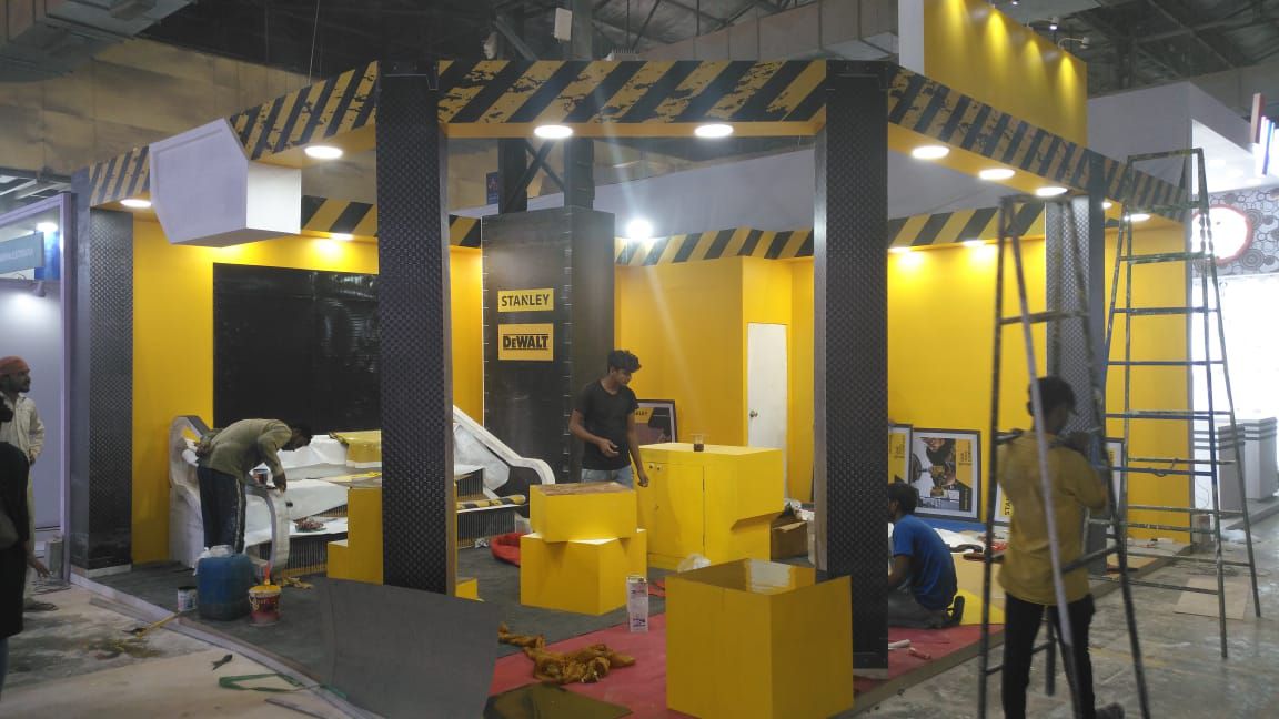 IEEExpoIndia's tweet image. Preparations are underway, stalls are being set up and everything is falling into place just before India's biggest elevator and escalator expo begins. Here's a glimpse of what's in the store.
#BombayExhibitionCenter #Mumbai #IEEExpo2020 #Elevators #Escalators