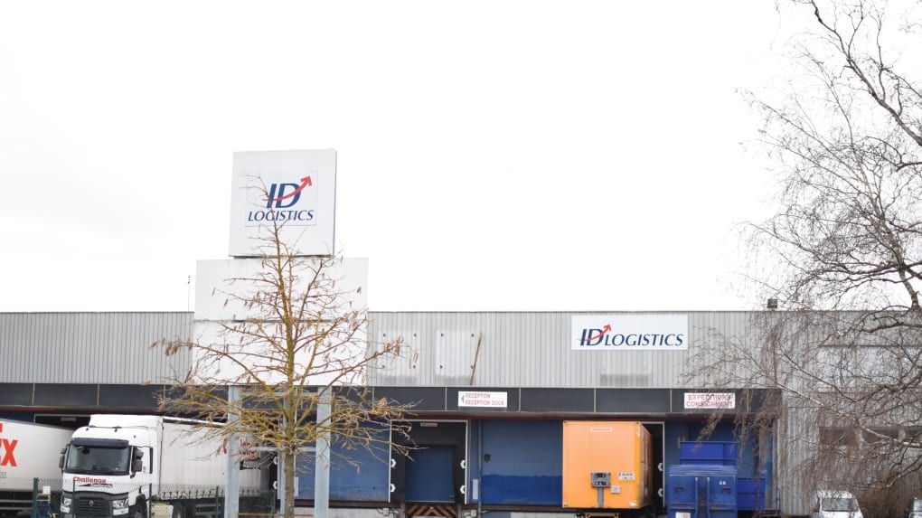 SupplyActu's tweet photo. Le groupe @id_logistics va investir 30 millions € pour la construction d’un nouvel #entrepot de 17800 m2 dans l'Indre pour l'expédition de ses #colis. Pour la région, cela représentera la création d'une quarantaine d'emploi. A lire sur @lanouvellerep_ : https://t.co/kH49V21odp https://t.co/7M05tGK2Bb