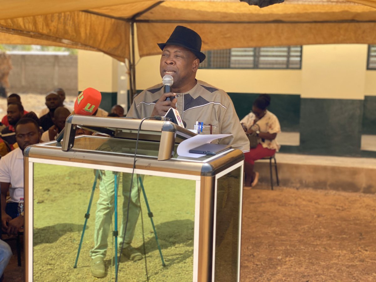 GNPCFoundation's tweet photo. We begin with a welcome message from the Headmaster of #TamaleSHS, Rev Edward Azeka. Sharing the day’s purpose, he stated that the school has an infrastructural deficit due to increase in enrollment hence call for support to which GNPC responded kindly.

#ImpactingLives https://t.co/aYVjNaNCPk