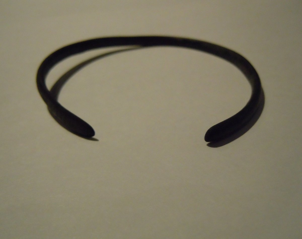 antiqueoakuk's tweet photo. A 2nd/3rd Century Bronze Roman Bracelet
Price : £55
https://t.co/jUproFJXAU
#RomanBracelet #Antiques #BronzeRomanBracelet https://t.co/Xxn1l3mrMa