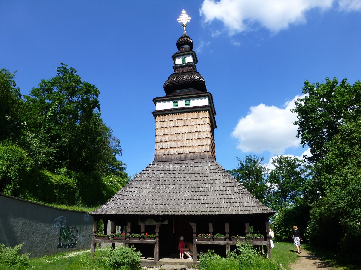 govisity's tweet photo. You know #Prague's sights, right? But what about this one? 17th-century wooden church can be found in Kinsky garden (Zahrada Kinských). More great places in Prague to see: https://t.co/9jyKCVjetB @PragueEU @visitczech https://t.co/9KdOuNvf4x
