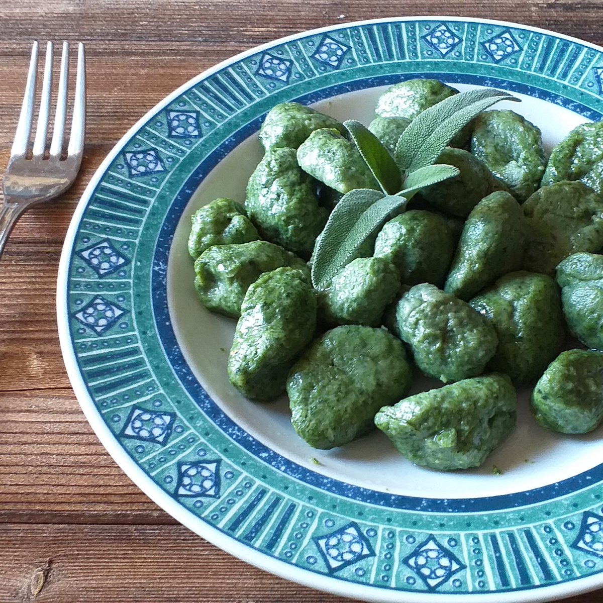 Gnudi maremmani..parlano da soli! 😋
C'è chi li chiama anche "malfatti" ...voi come li chiamate?
Per l ‘impasto :
300 gr di ricotta
300 gr di spinaci
3 uova
150 gr di formaggio grattugiato
noce moscata
farina q.b.
sale
#BuongiornoATutti
#sweetandsaltycorner #foodblogger #maremma