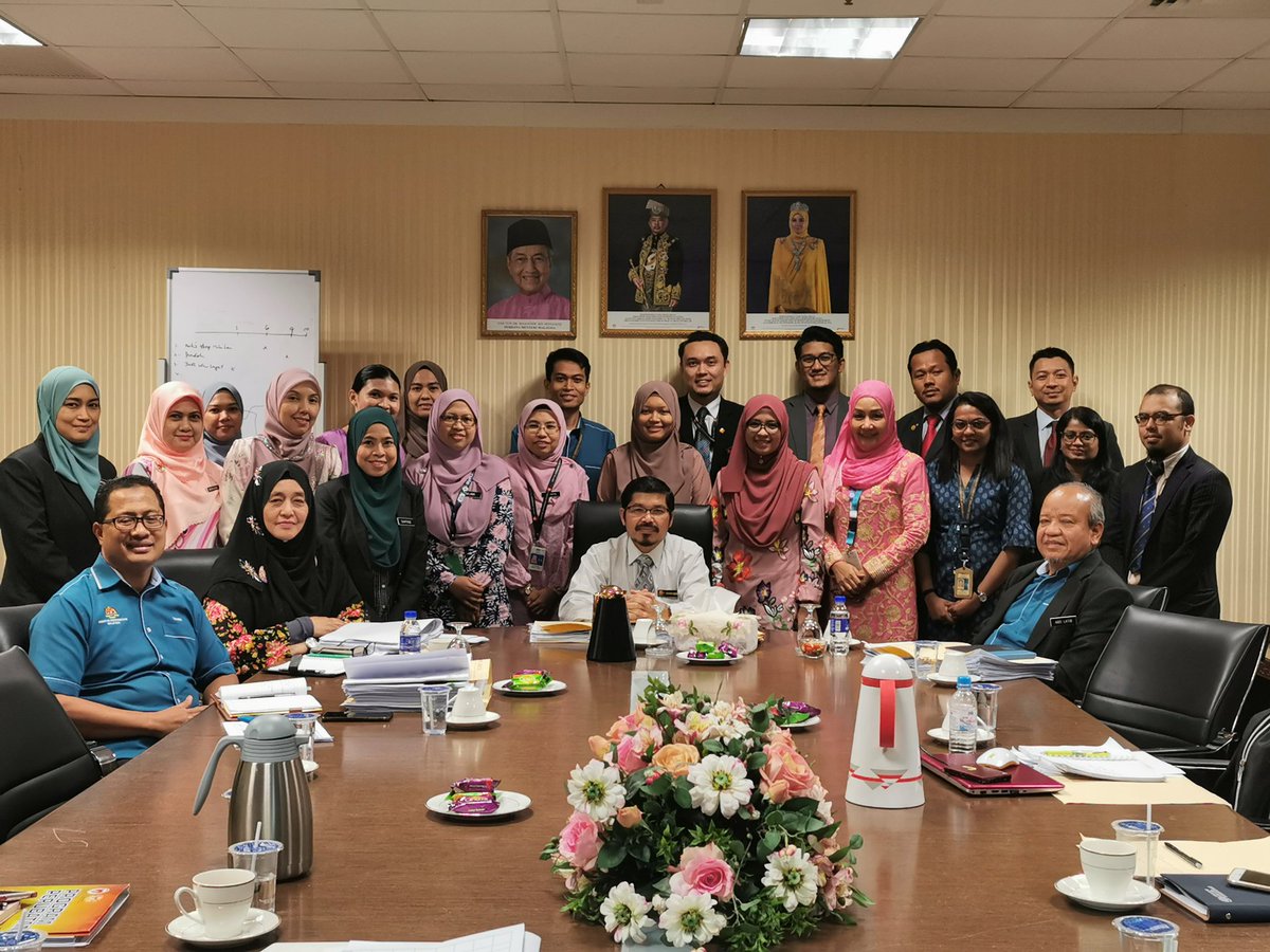 Dr_Uzir's tweet photo. Pada sebelah petang mengadakan perjumpaan bersama warga DOSM yang memohon bagi Penajaan Hadiah Latihan Persekutuan (HLP) bagi Sesi Tahun 2021.
#DOSM
#132daystogo
#MyCensus2020
#MenghitungMalaysia
#HLP
#KPDOSM https://t.co/rYWYoyoEDY