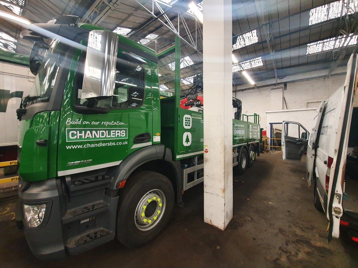 ChandlersBS's tweet photo. We have some shiny new lorries going into our #Thanet and #Tonbridge branches! They look fantastic, thank you @spencersigns

#delivery #CustomerService #roofing #Kent https://t.co/HS2PluiWEp