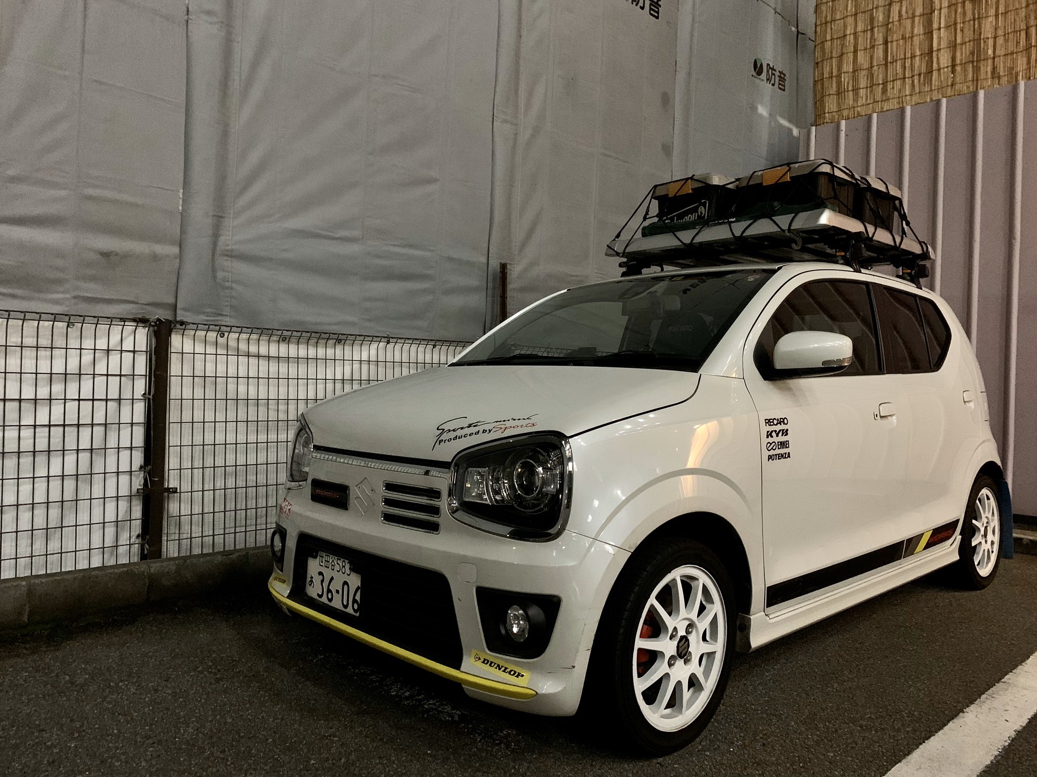 Yoyo Orz 世田谷の白いアルトワークス 白ホイールとイエローが素敵です 車内は運転席のみでフラット 快適に車中泊できる仕様 ルーフキャリアは憧れます ありがとうございました T Co Bnxpi2eald Twitter