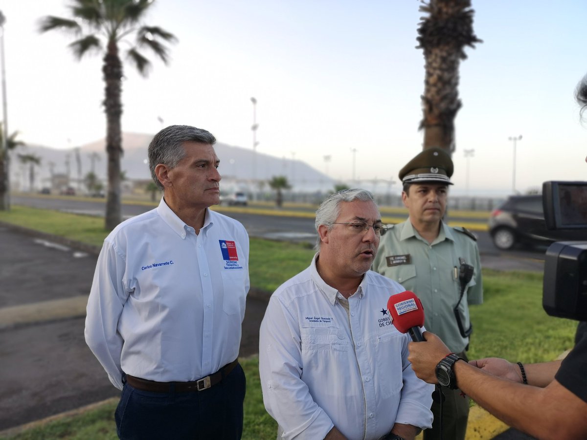 DPRTarapaca's tweet photo. Intendente @MAngelQuezada junto al Gobernador (s) @cnavarretec y Coronel Cristian Monrroy de @CarabTarapaca, recorrieron diferentes puntos de #Iquique desde las 7:00 hrs,  verificando el correcto funcionamiento y flujo de vehículos en el 1er día de ingreso a clases masivo. https://t.co/t8gs6lemI5