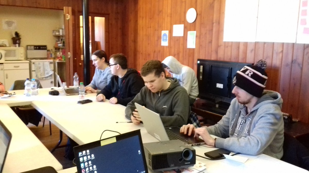 projsearchsayr's tweet photo. The interns have been out in teams demonstrating they know their way around the site. They are now uploading all their photos to show everyone later. @AyrshireColl @girvanyouthtrst @CulzeanOfficial https://t.co/fRRl0kpKQ9