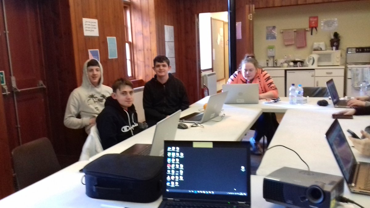 projsearchsayr's tweet photo. The interns have been out in teams demonstrating they know their way around the site. They are now uploading all their photos to show everyone later. @AyrshireColl @girvanyouthtrst @CulzeanOfficial https://t.co/fRRl0kpKQ9