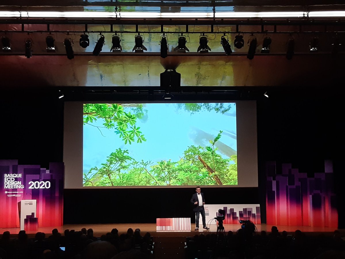 PManchuri's tweet photo. Hoy tengo la oportunidad de asistir al #BEMBasqueCountry2020, donde se abordarán nuevas tendencias y retos en #ecodiseño dentro del marco de la #economíacircular.

¡Gran conferencia de la mano de @marcvidal, pelos de punta con sus palabras! https://t.co/lD5RibNq1c