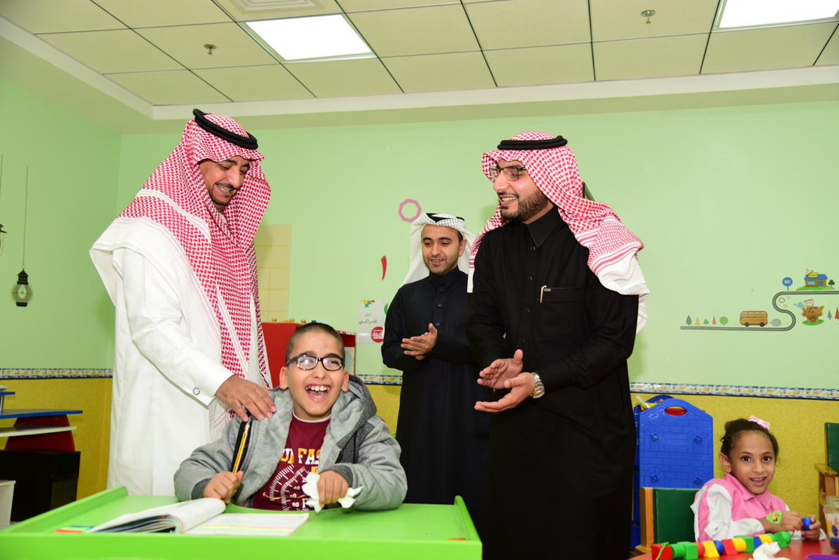 CWDA_SA's tweet photo. استقبل مركز الجمعية في #الباحة مدير عام الشؤون الصحية بالمنطقة فهد المجماج ووفد مرافق، وقام بجولة تعريفية على القسمين التعليمي والطبي، وقدم مدير المركز  نعيم الكلي شرحاً حول الخدمات التعليمية والعلاجية والاجتماعية التي يقدمها المركز للأطفال ذوي الإعاقةhttps://t.co/cmIW35zhlv https://t.co/SYPz7VSP8z