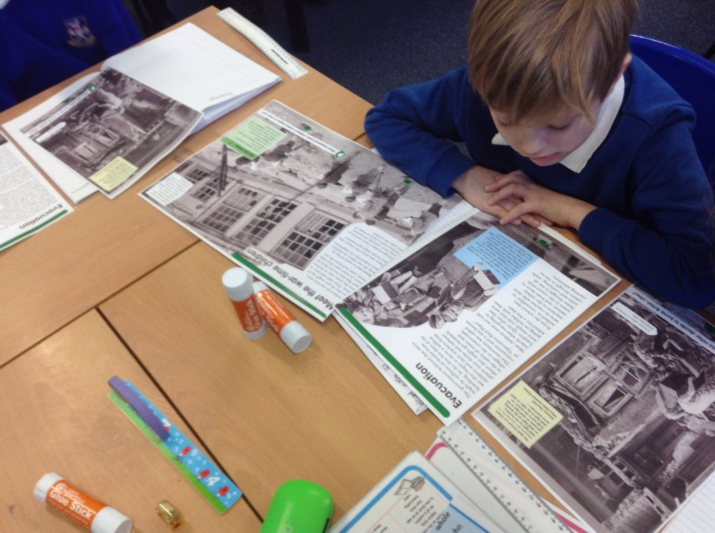 latimerprimary's tweet image. #ClassCM spent this morning comparing city and countryside war environments in preparation for our new class book The Lion, The Witch and The Wardrobe. We discussed evacuation and what it may feel like to be a child who was evacuated. #LatimerEnglish #LatimerReading