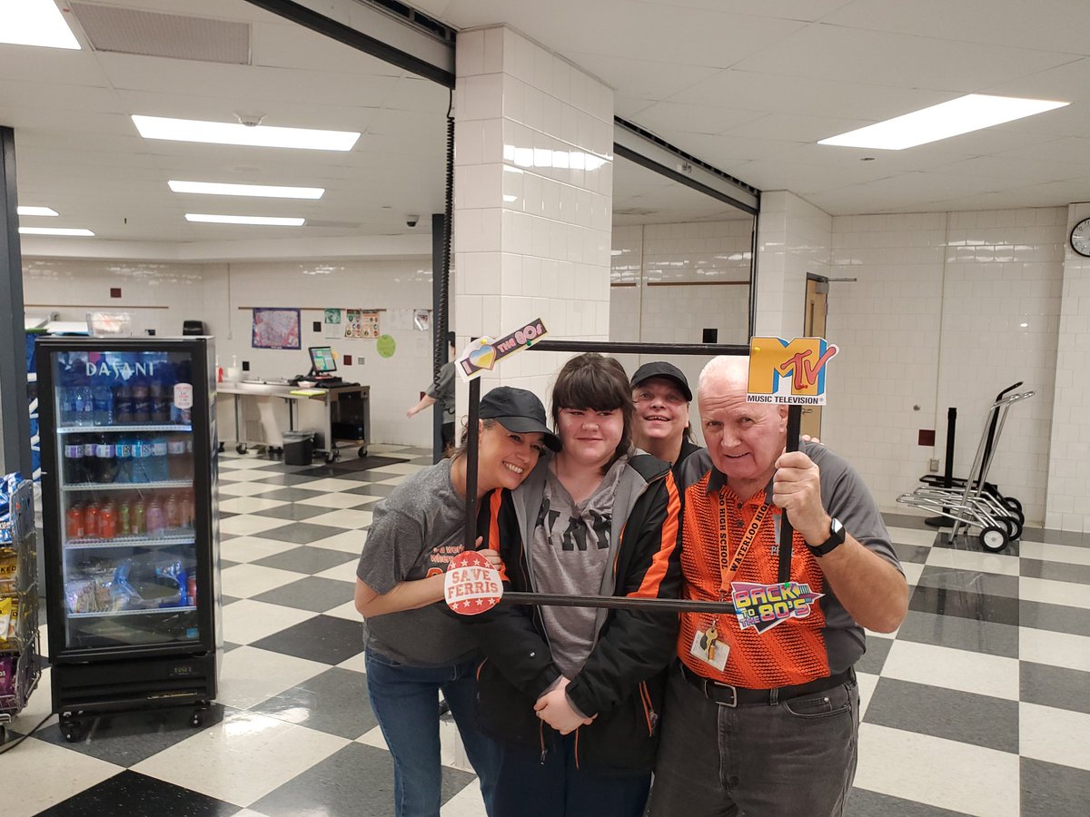 Mr. Mitchell tweet media