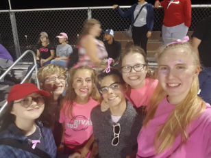 Er is weer een nieuwe High School throwback!🇺🇸 Dit keer blikt Sanne terug op haar high school avontuur in Amerika: “Prom was de meest bijzondere ervaring. Ik heb zelf namelijk mijn date mee gevraagd. Met poster en al.🤩" Lees haar blog hier: bit.ly/381lljE