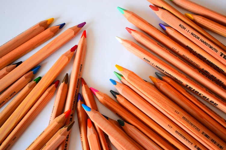 NatStatWeek's tweet photo. Yet another debate has broken out in the National Stationery Week office - what is the best way to store your pencils? Point down or Point Up? Do you store opposite colours on different sides of your pen pot? #TheBigQuestions #Pencils #Stationery #ThursdayThoughts #Writingmatters https://t.co/ku5nz7lCrb