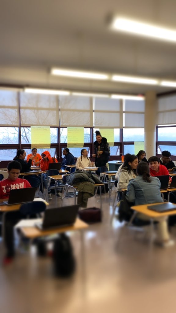 MrColli1's tweet photo. #WeAreLancers
#SATRegistration
#CollegeBoardScholarships
#YonkersPublicSchools
@RcollinsJudon
Lancers giving up their lunch to better prepare themselves for the college process. Mr. Barrientos and I ensuring the process runs smoothly. Lincoln Strong πͺπ» π https://t.co/ypEfbuGQf4