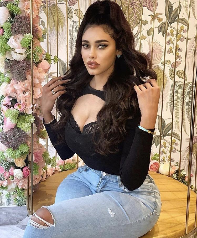 Our floral birdcage is designed for Fine Feathered Birds 🐣💕 
📷 <a href="/gizelethakral/">Gizele Thakral</a> 
•
•
#duckanddry #blowdrybar #blowdry #hairgoals #hairwaves #londonblowdry #mayfairblowdry