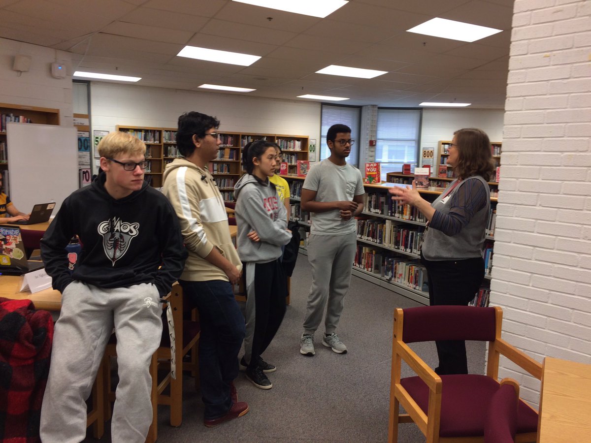 LibrarianAHS's tweet photo. #atomnation IB Extended Essay students learn next level research, how to use #novalibraries and #gmulibraries, and what local universities expect students to already know @NOVALibraries @thebookaneer @GMULibrary_TnL https://t.co/xLqnPlrQUz