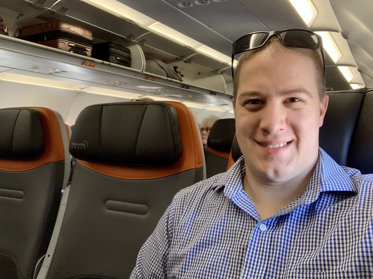 jessenowlin's tweet image. Headed back #UpInTheAir to Vegas again! Nice plane @JetBlue! New model or just updated internals? All new seats, nice new touchscreens and a place to charge your phone and laptop! Nice seeing these features come to the shorter hop flights I’m usually on 😎
#ITManager #SMBTechOps