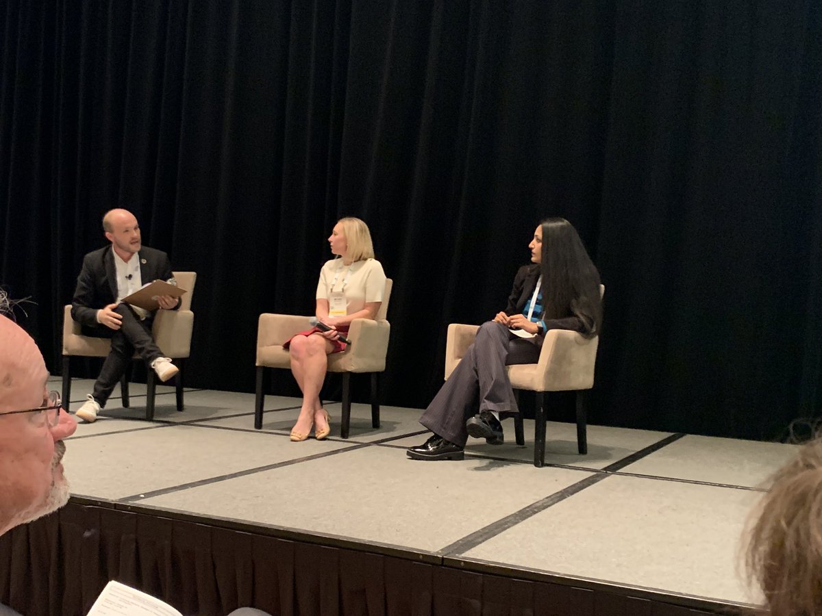 .<a href="/ImagineH2O/">Imagine H2O</a> <a href="/InveryneFarmer/">Tom Ferguson</a> injecting some humor and doing a stellar job as usual introducing the opening session panel at #UMC20